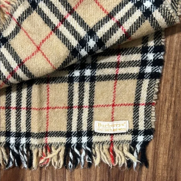 Burberrys Classic Beige Black Red Check Shetland Wool Scarf - Picture 4 of 5